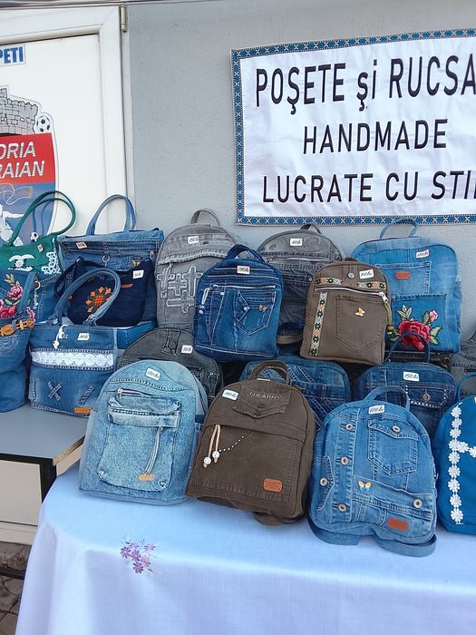 Poșete și rupsacuri handmade din denim lucrate manual. Fiecare model este unicat!