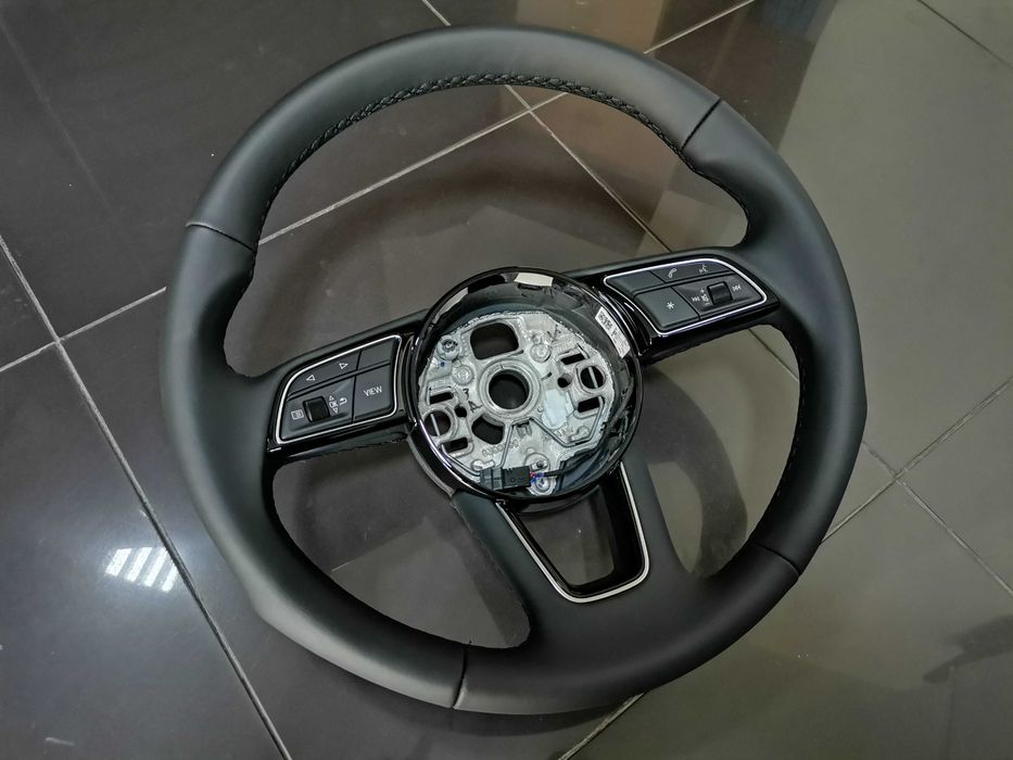 Нов Черен Кожен Волан Audi A1 GB A3 8Y Q2 Q3 - 82A419091AA