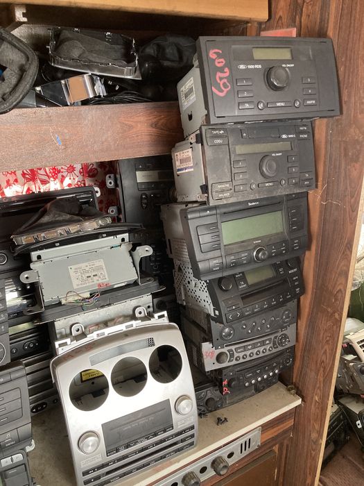 Продавам радиокасетофони , различни модели