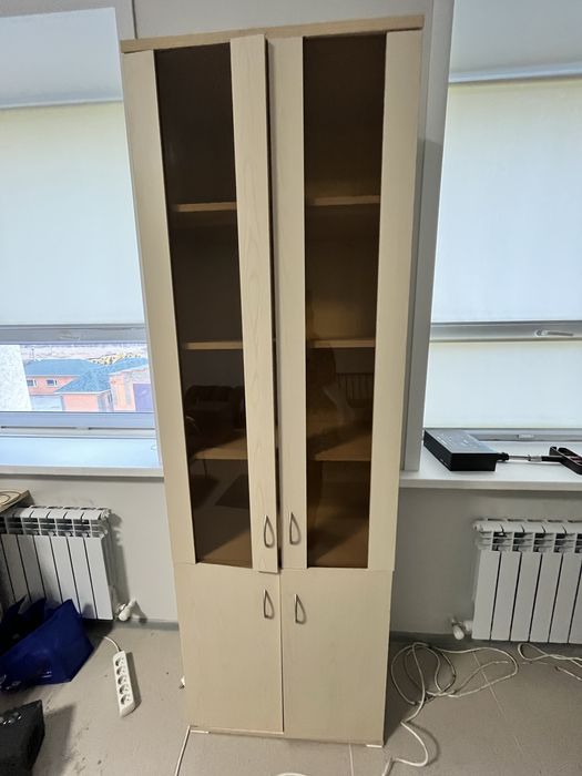 2 больших рабочих стола,1 шкаф……..