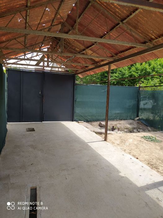 Продаётся дом 3,60 соток 4 спальни,2 сан узла кухня столовая.