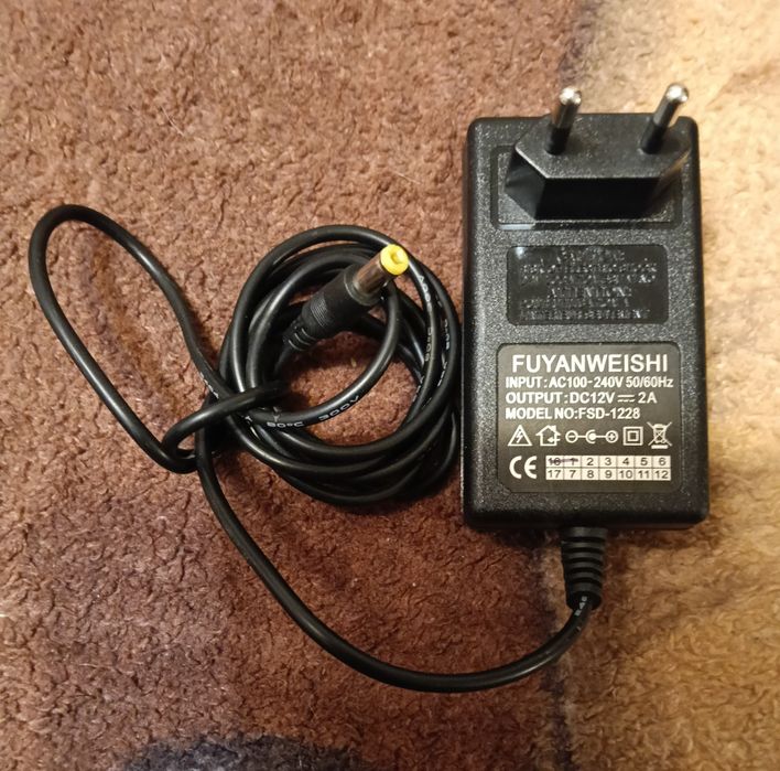 Adaptor FUYANWEISHI, model FSD-1228, 12V,2A