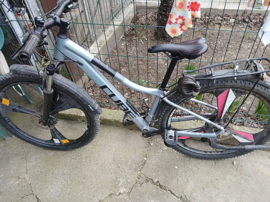 Vând bicicletă club stare foarte bună și două roți