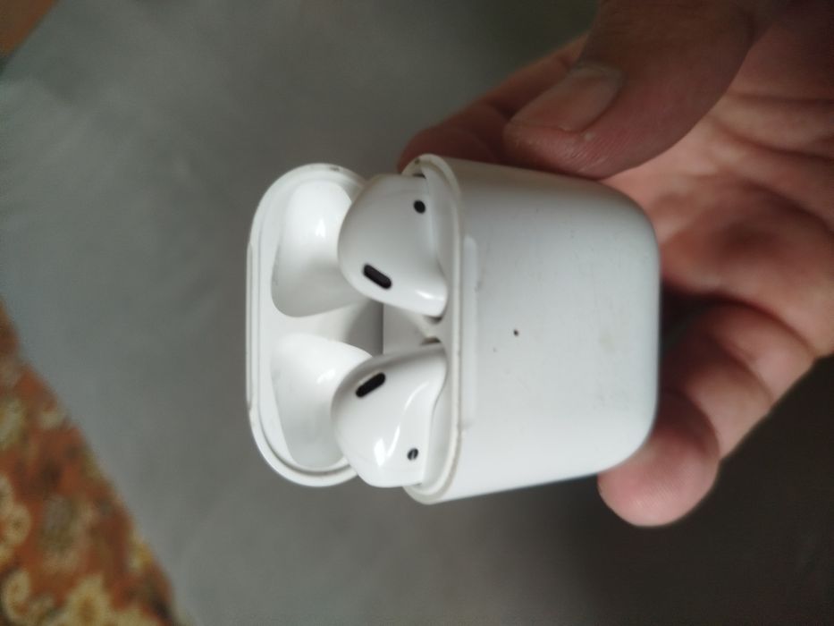 Продам Airpods оригинал