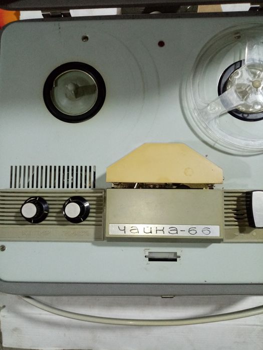 Магнитофон ретро