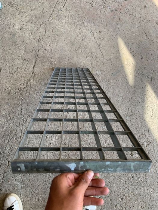 Trepte și gratare zincate