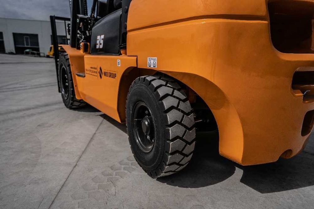 Вилочный погрузчик 3 тонны