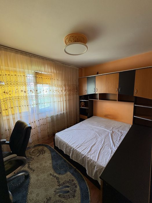 Vand apartament cu 2 camere decomandat in zona crihala