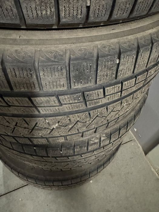Продам зимние Шины 245/40 R19