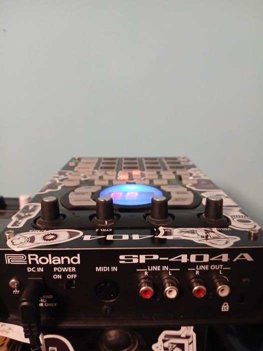Roland SP 404A  sampler