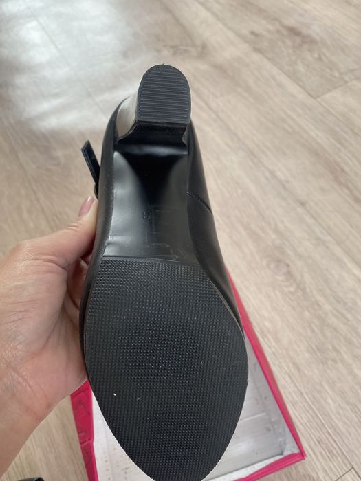 Продам новые туфли 36 размера