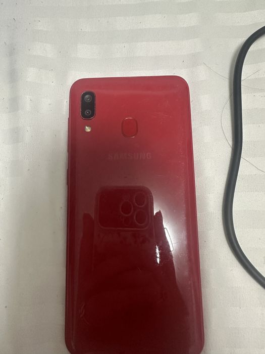 продам телефон Samsung A20