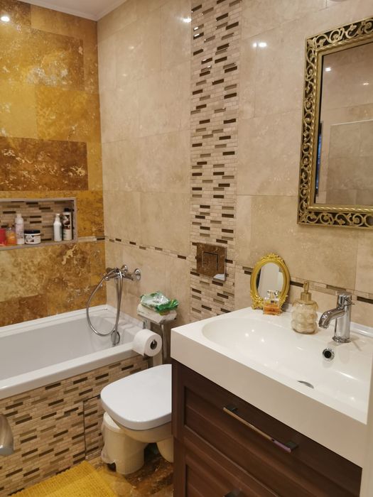 Apartament 3 camere, 2 băi