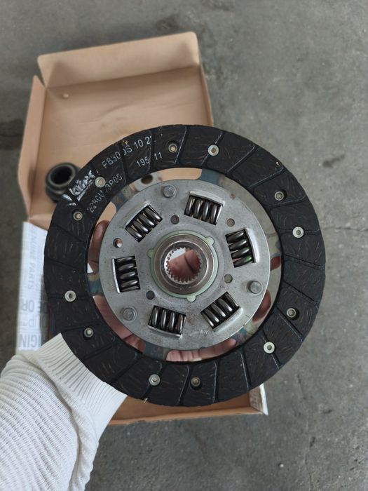 Vând ambreiaj Logan original