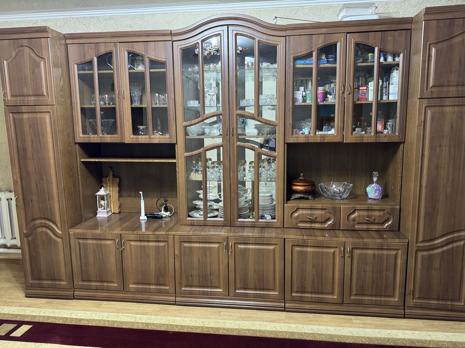 Продам Стенку 4х2.20