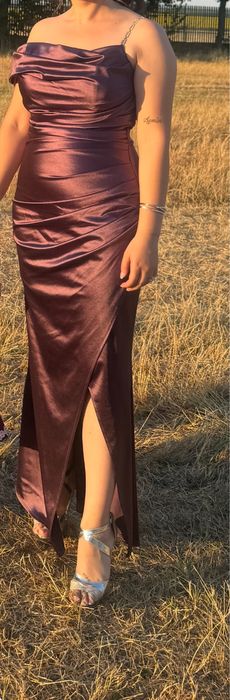 Дълга сатенена рокля