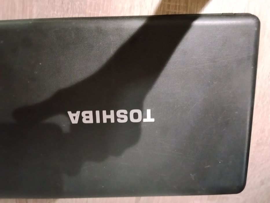 Vând laptop Toshiba