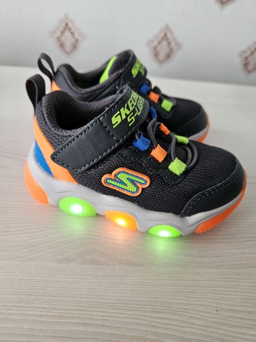 Детские кроссовки