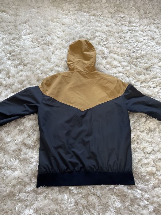 Jacheta/Geaca cu gluga impermeabila marimea S-M (ca noua)