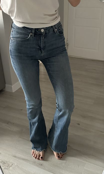 Джинсы клеш MANGO