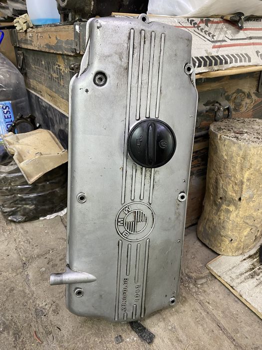 Клапанная крышка BMW M10