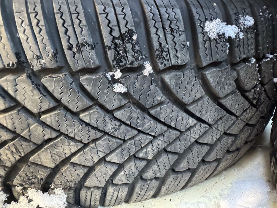 Anvelope iarnă Bridgestone Blizzak LM005 215/60 R16 99H