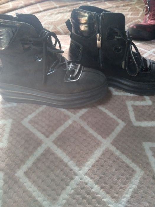 Продам не дорого ботинки зими-весна