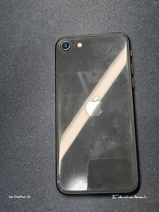 продам айфон се 2020