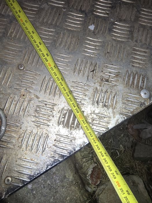 De vânzare remorcă închisă TICKNERS – 1 axă, ușoară (100 kg gol)