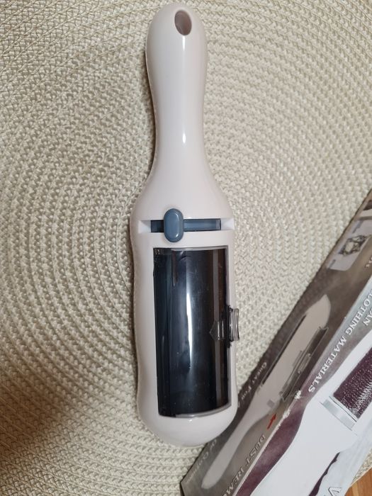 Четка за почистване на дрехи