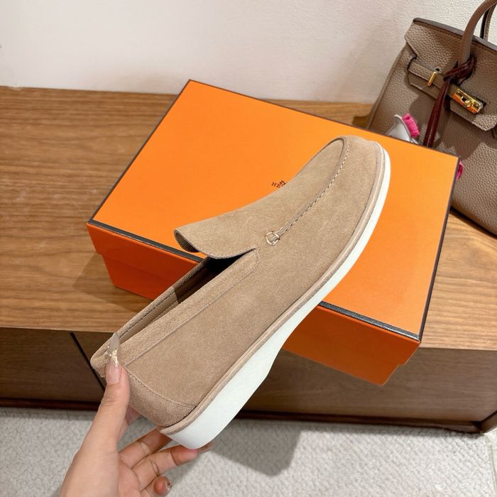 Mocasini Hermès din piele întoarsă in Nuanta Bej Sable cu detaliu iconic „H Diamant” ! Originali !