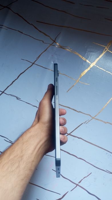 Планшет Самсунга таб а9 СОТИЛАДИ