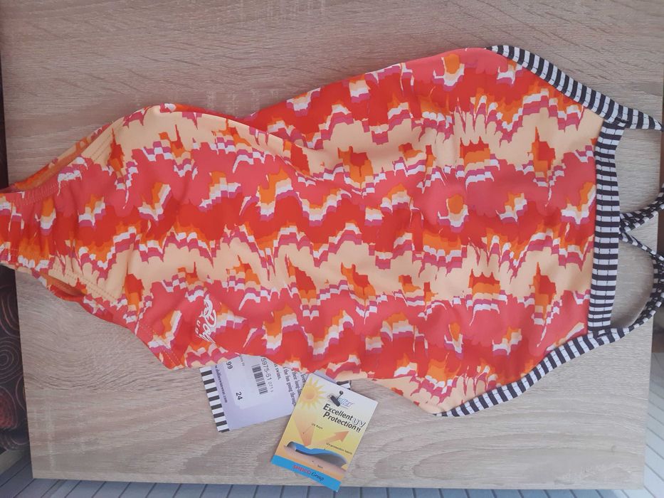 Нов цял бански и рокля за плаж