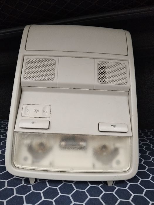 Vând plafoniera vw golf 5