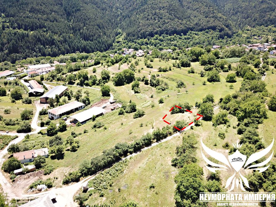 Продавам парцел УПИ 900кв.м. в село Орехово обл.Смолян