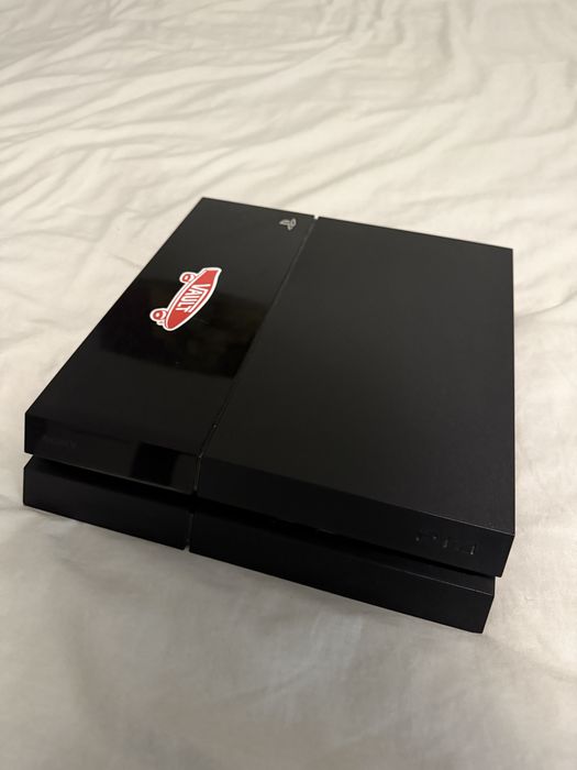 PlayStation 4,  cu 2 controllere