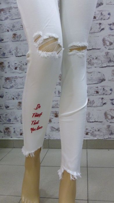 Бели маркови дънки