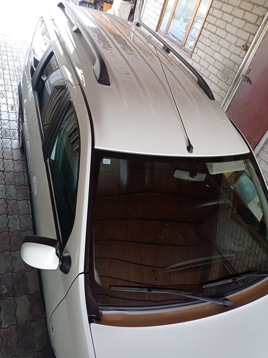 Машина Largus Cross белый