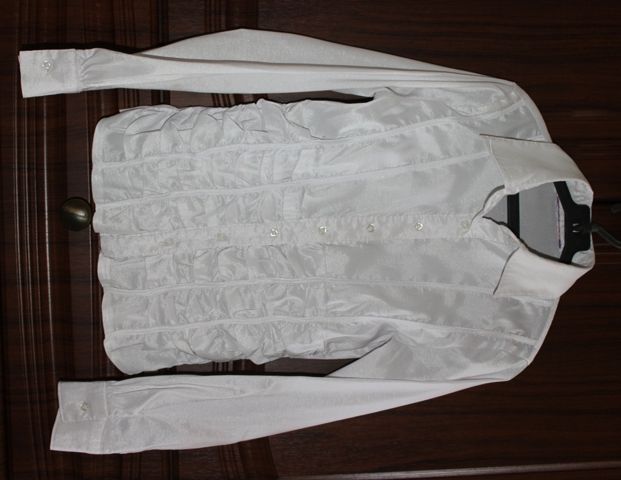 Продам белую блузку