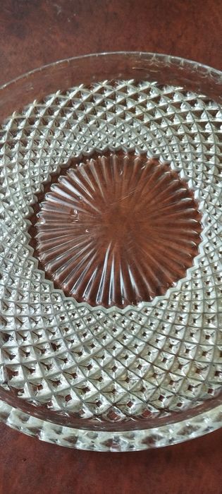 Стеклянное блюдо для тортов.