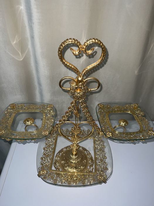 Манежница золотая