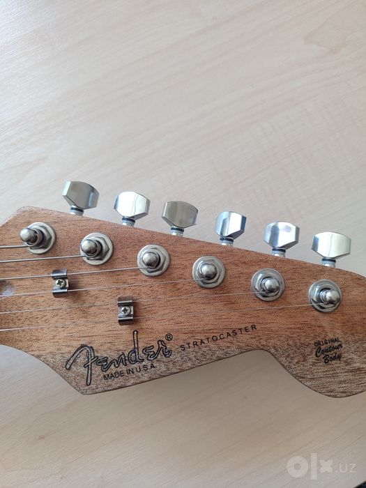 Гитара fender stratocaster + комбик 12в