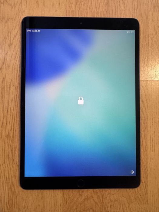 iPad Air 3 - заключен с iCloud