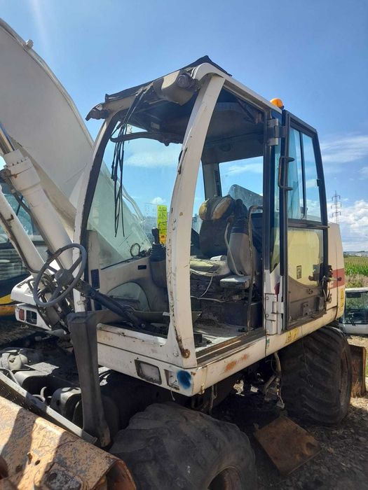 Cabina excavator pe roti Case WX145