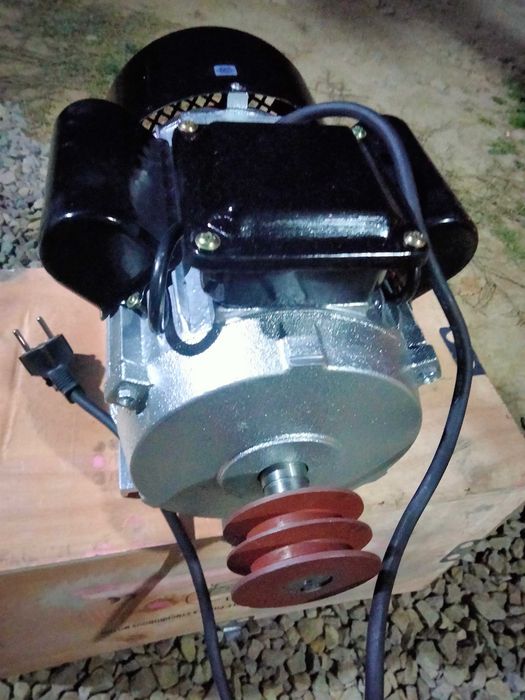 Motor asincron 2.2 kw la 220v cu protecție și ambreiaj