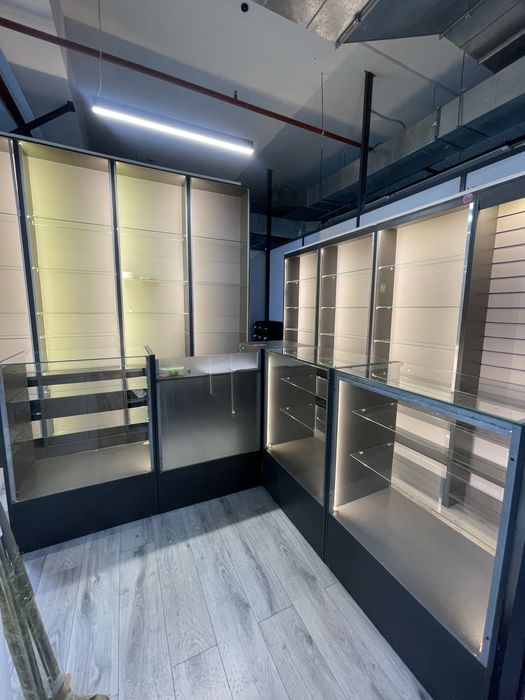 Продам витрины и торговое оборудование