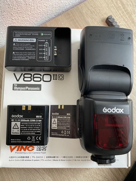 Godox V860II Speedlite + baterie  (VB18) stare excelentă