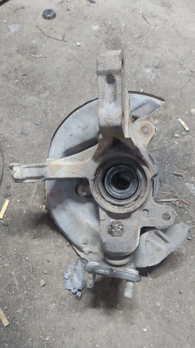 Продам ступицу левая с цапфай в сборе