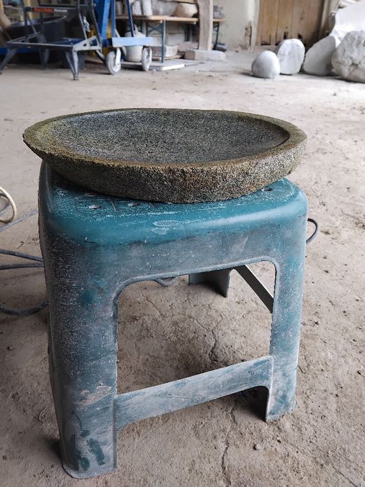 Чинии от естествен камък