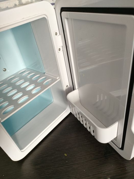 Бьюти -холодильник для косметики